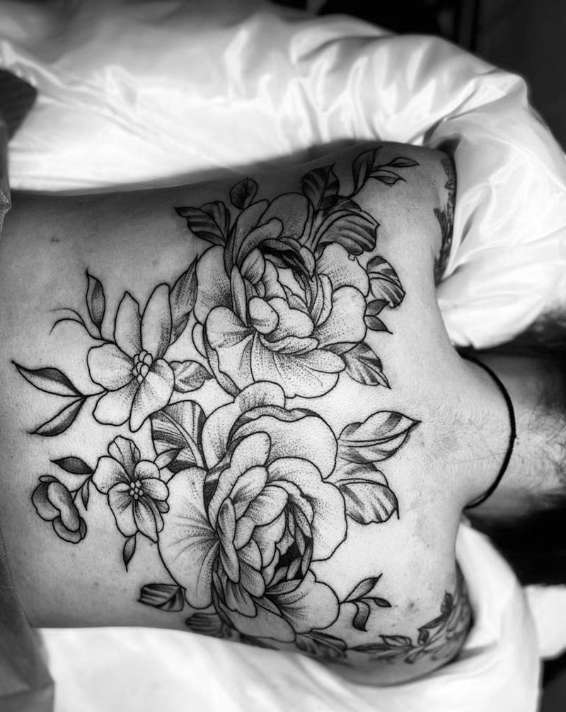 素花纹身图片_背部点刺纹身图案