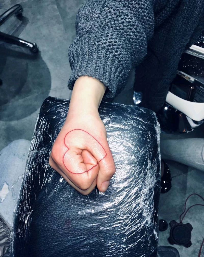 爱心纹身图片_手部纹身图案
