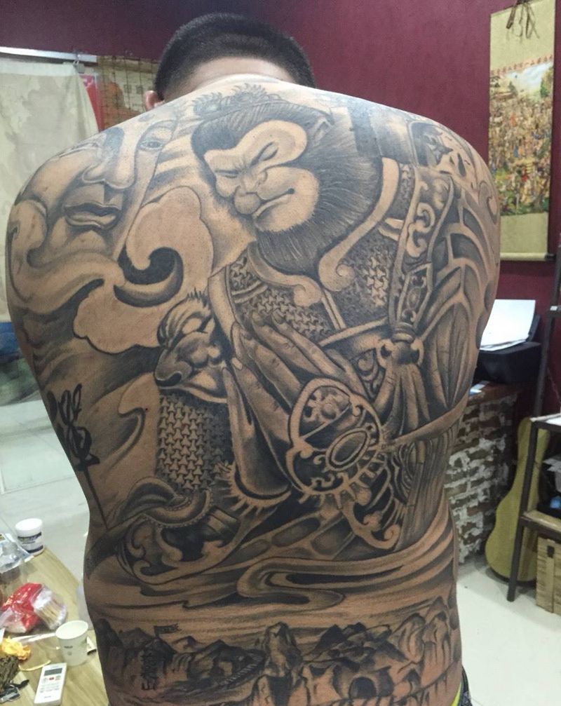 一心向佛纹身图片_背部宗教传统纹身图案