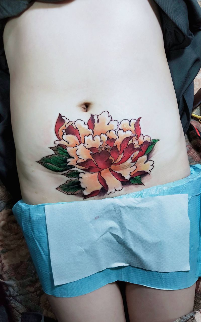 遮盖刀疤纹身图片_腹部新传统纹身图案