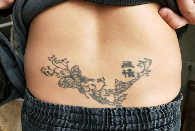 遮盖未完纹身图片_臀部老传统纹身图案