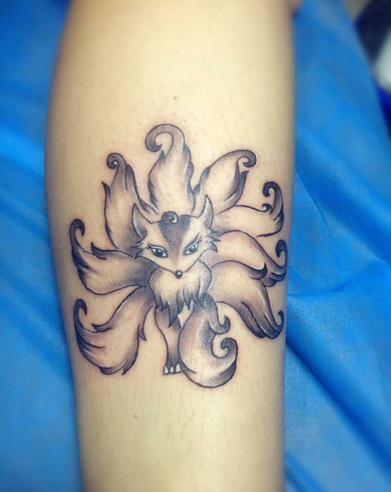 九尾狐纹身图片_成品腿部传统清新动物纹身图案