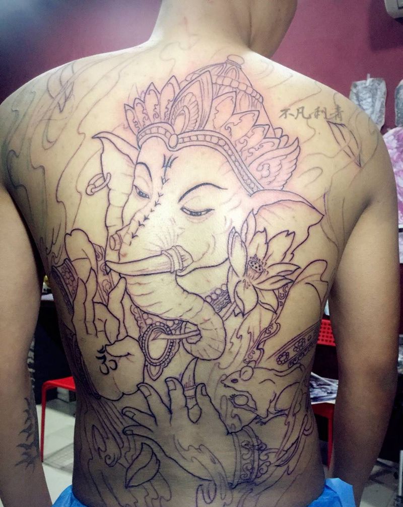 满背象神，先做线条纹身图片_背部传统鬼神动物宗教纹身图案
