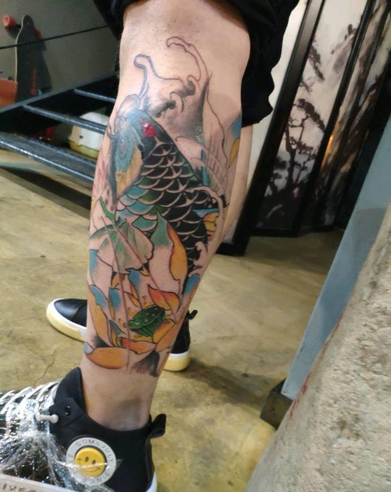 彩色鲤鱼纹身图片_腿部新传统纹身图案
