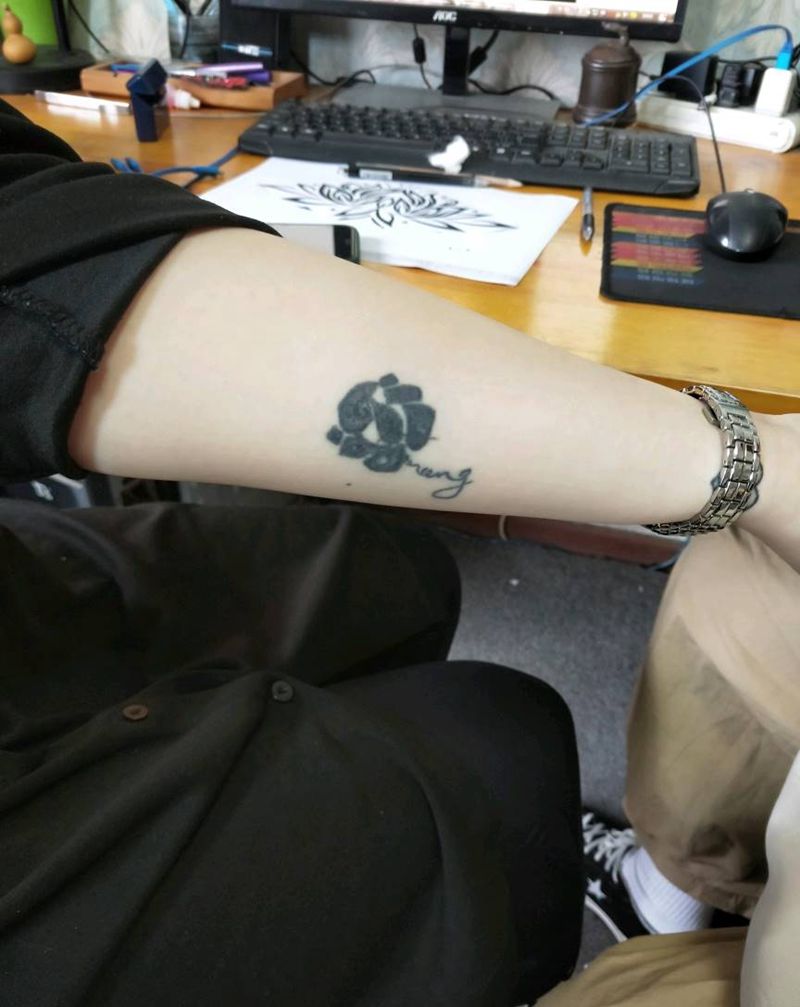 三重盖纹身图片_手臂点刺纹身图案