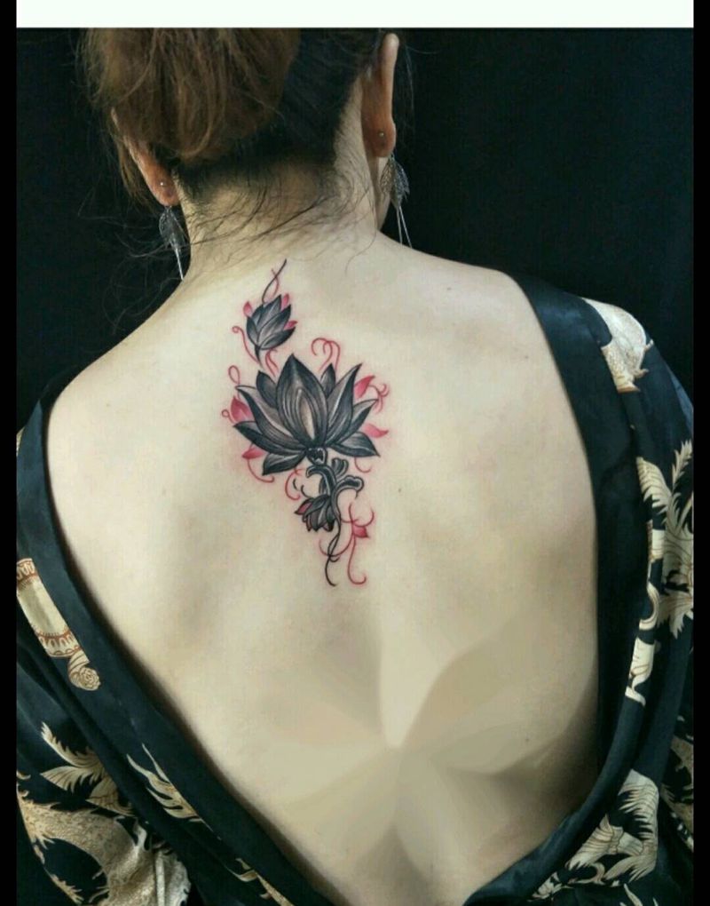 夏日花絮"莲花"纹身图片_背部成品纹身图案