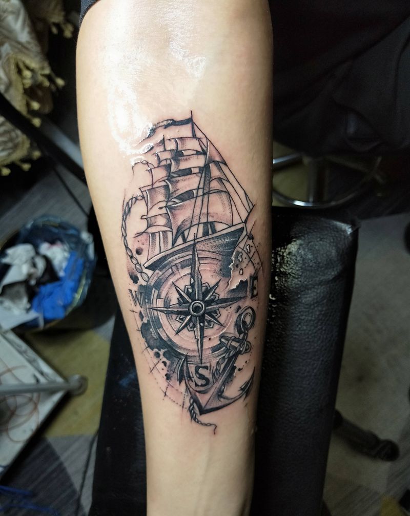 船纹身图片_手臂点刺纹身图案