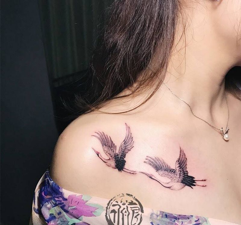 仙鹤纹身图片_成品颈部传统清新国画动物纹身图案