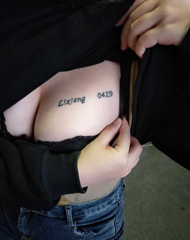 遮盖前任纹身图片_胸部水彩纹身图案