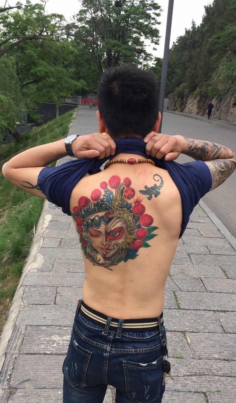 客人还图，买家秀纹身图片_人物传统肩部纹身图案