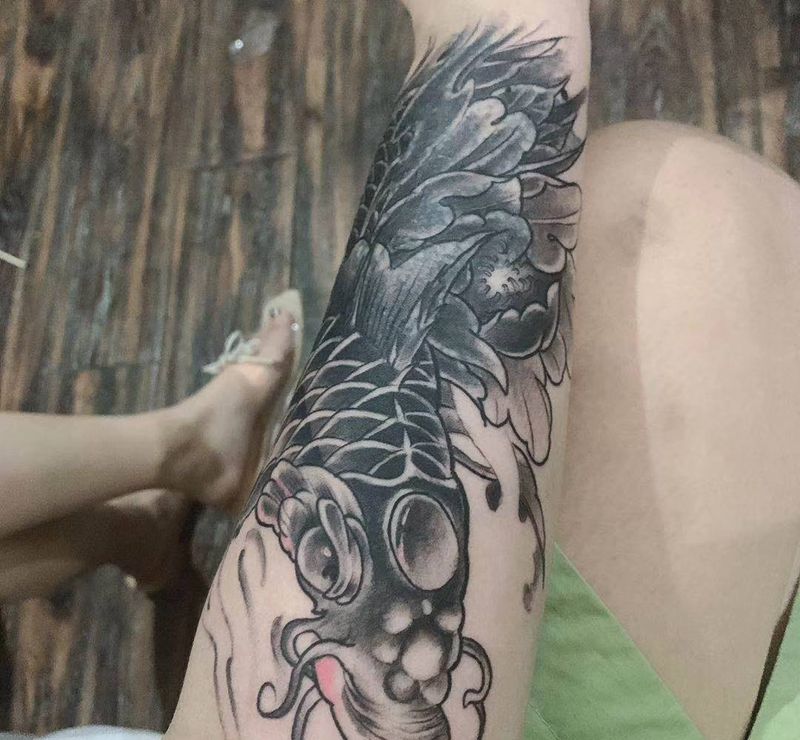 鲤鱼遮盖纹身图片_手臂新传统纹身图案