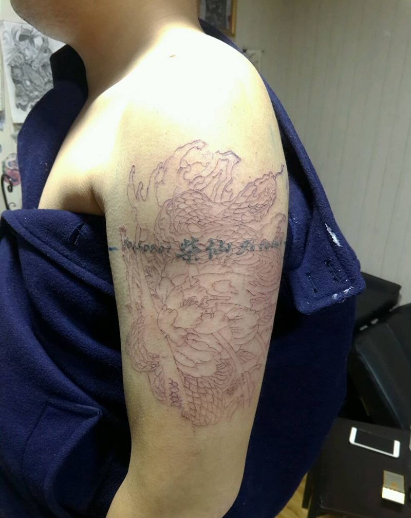 蛇戏牡丹纹身图片_手臂传统习俗动物植物成品纹身图案