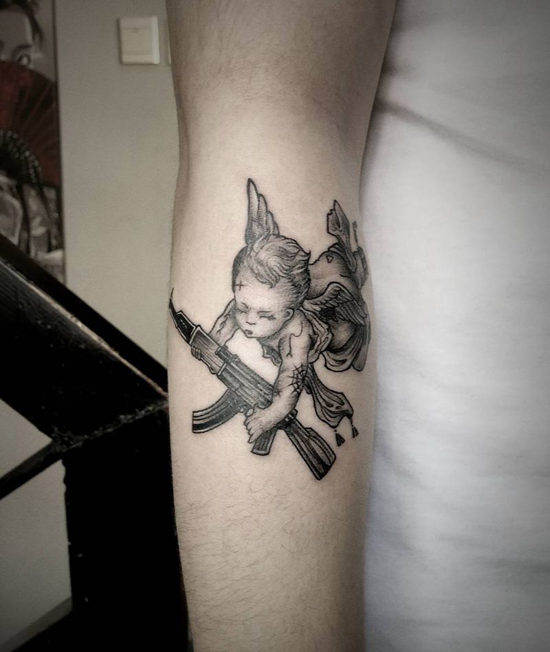 小天使纹身图片_手臂欧美写实点刺纹身图案