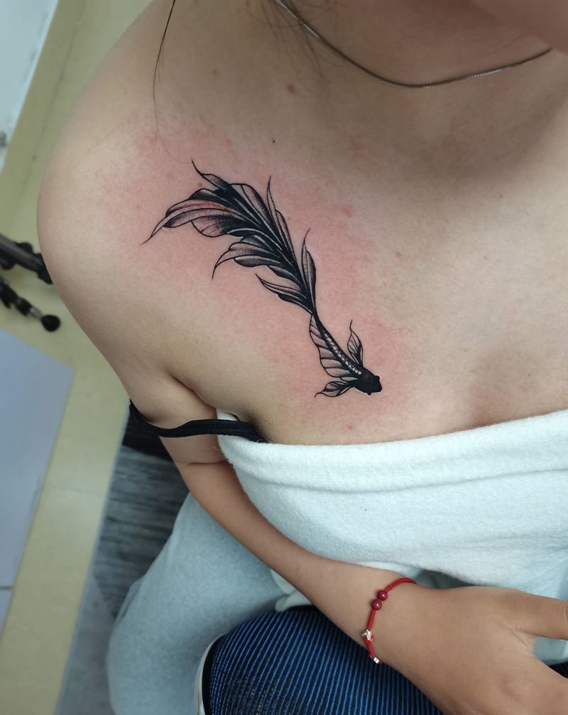 遮盖纹身图片_胸部水墨纹身图案