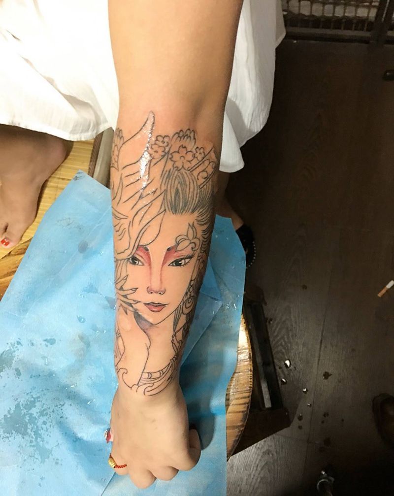 明月线条纹身图片