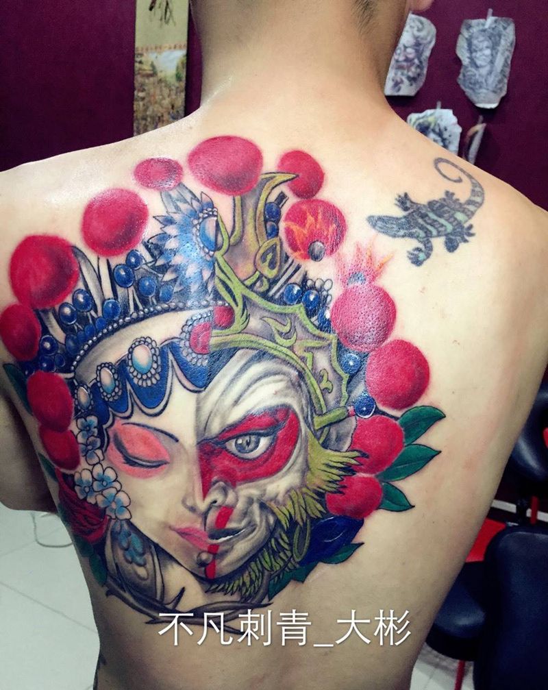 。纹身图片_肩部背部传统纹身图案