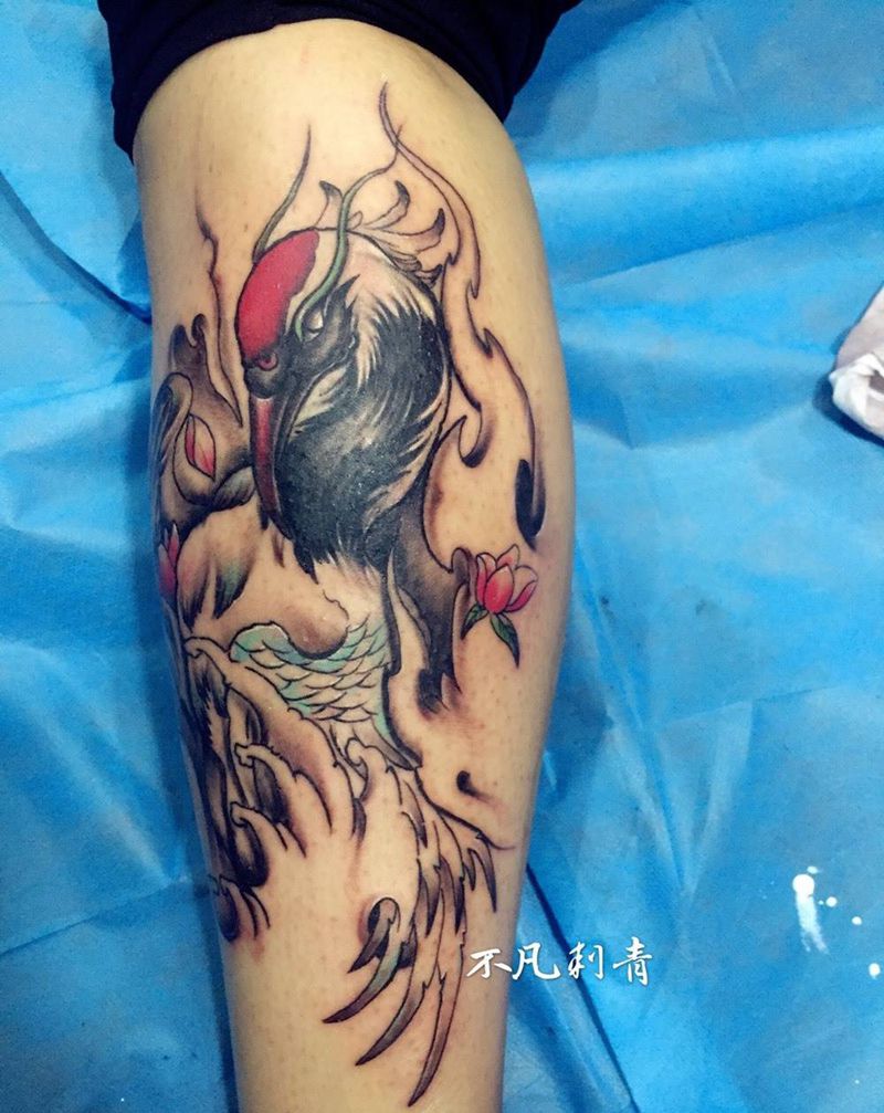 仙鹤纹身图片_腿部动物传统纹身图案