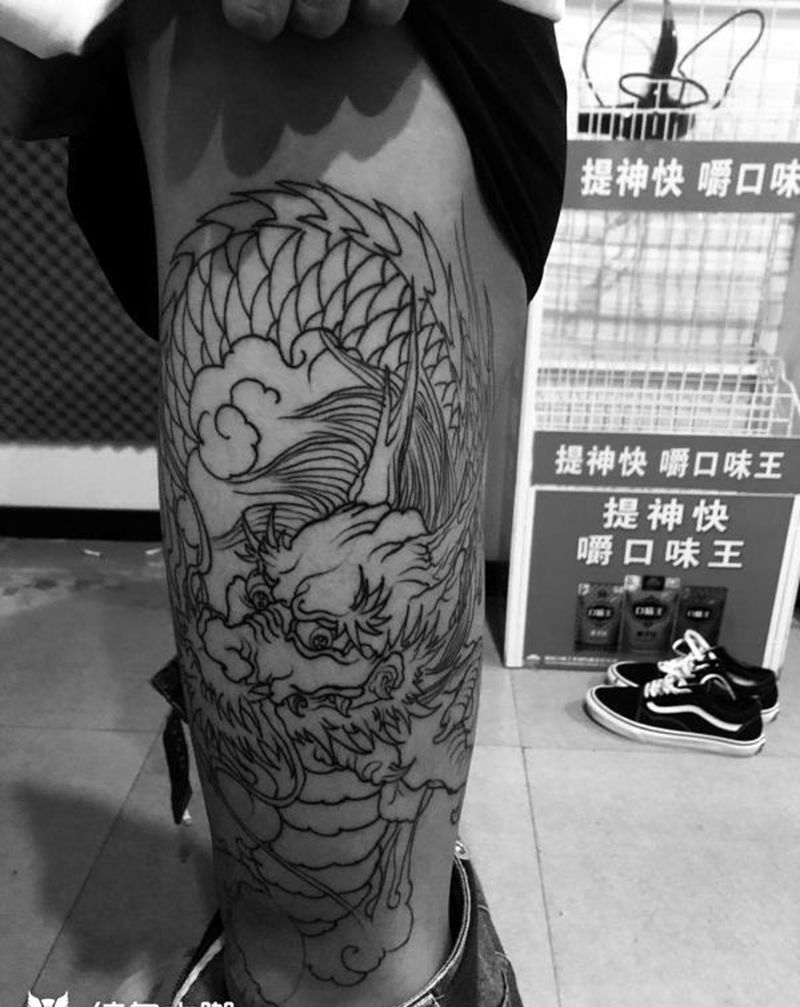大腿龙纹身图片_腿部新传统纹身图案
