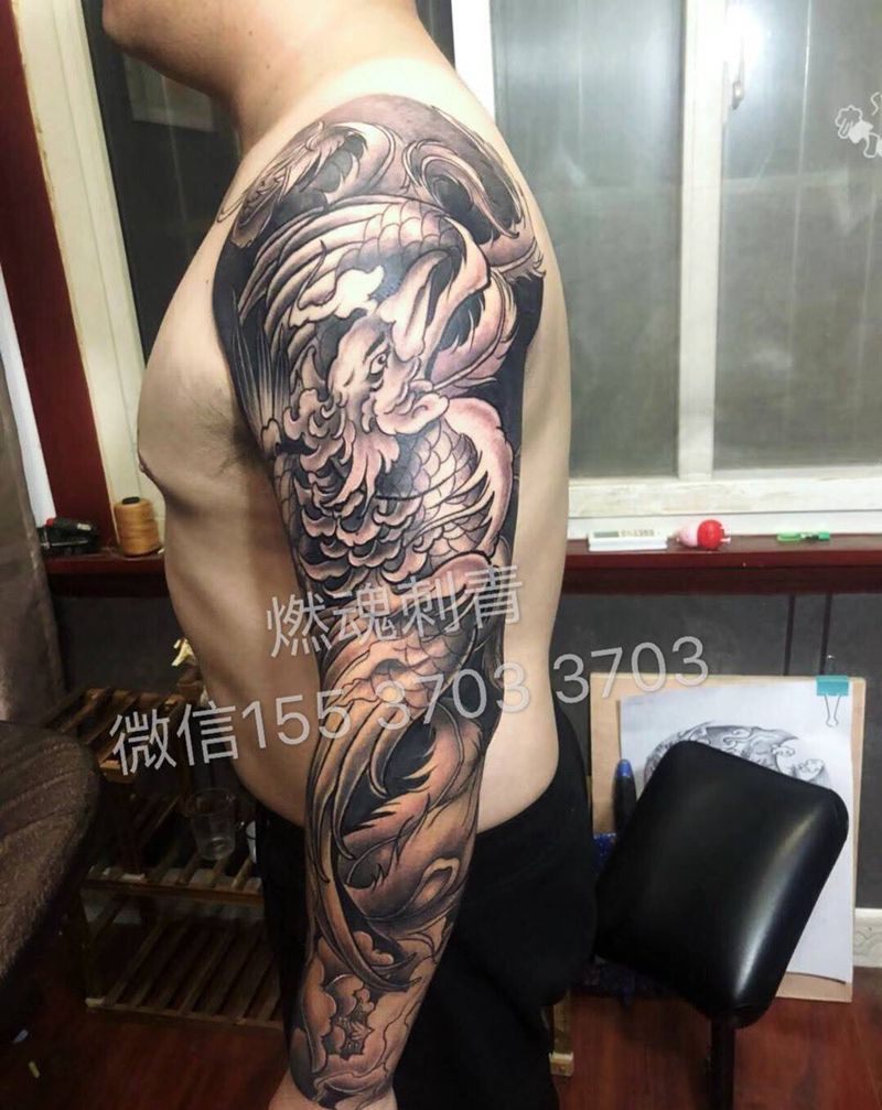 黑灰凤凰纹身图片