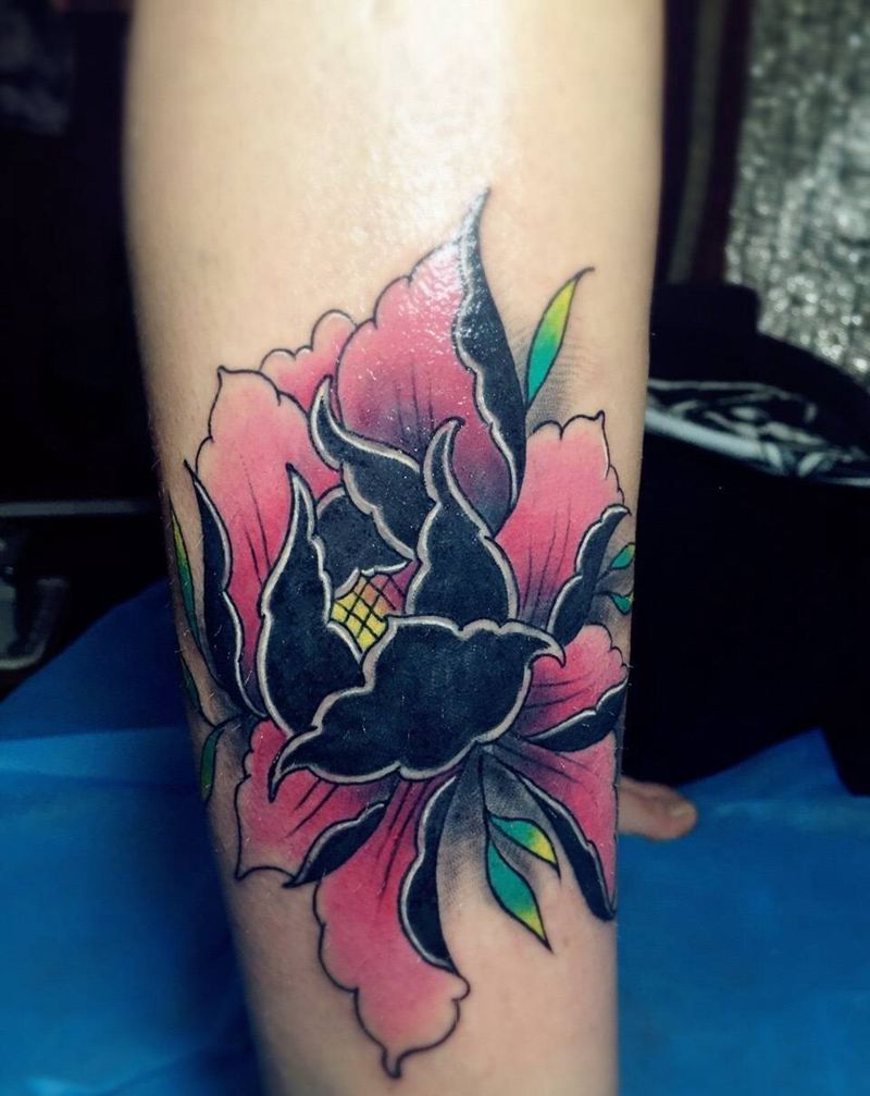 牡丹纹身图片_成品腿部传统清新植物遮盖纹身图案