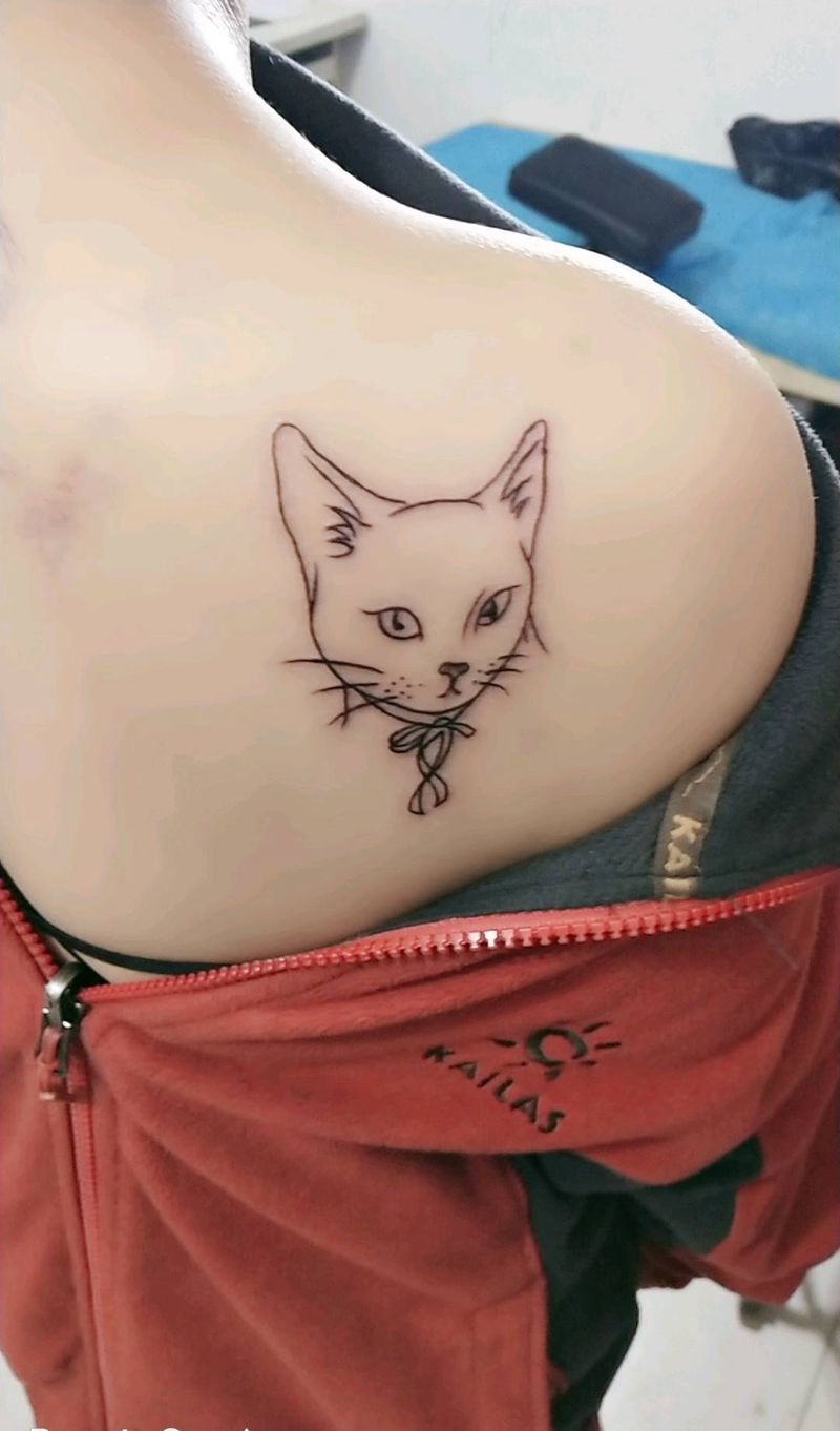 猫咪纹身图片_背部纹身图案