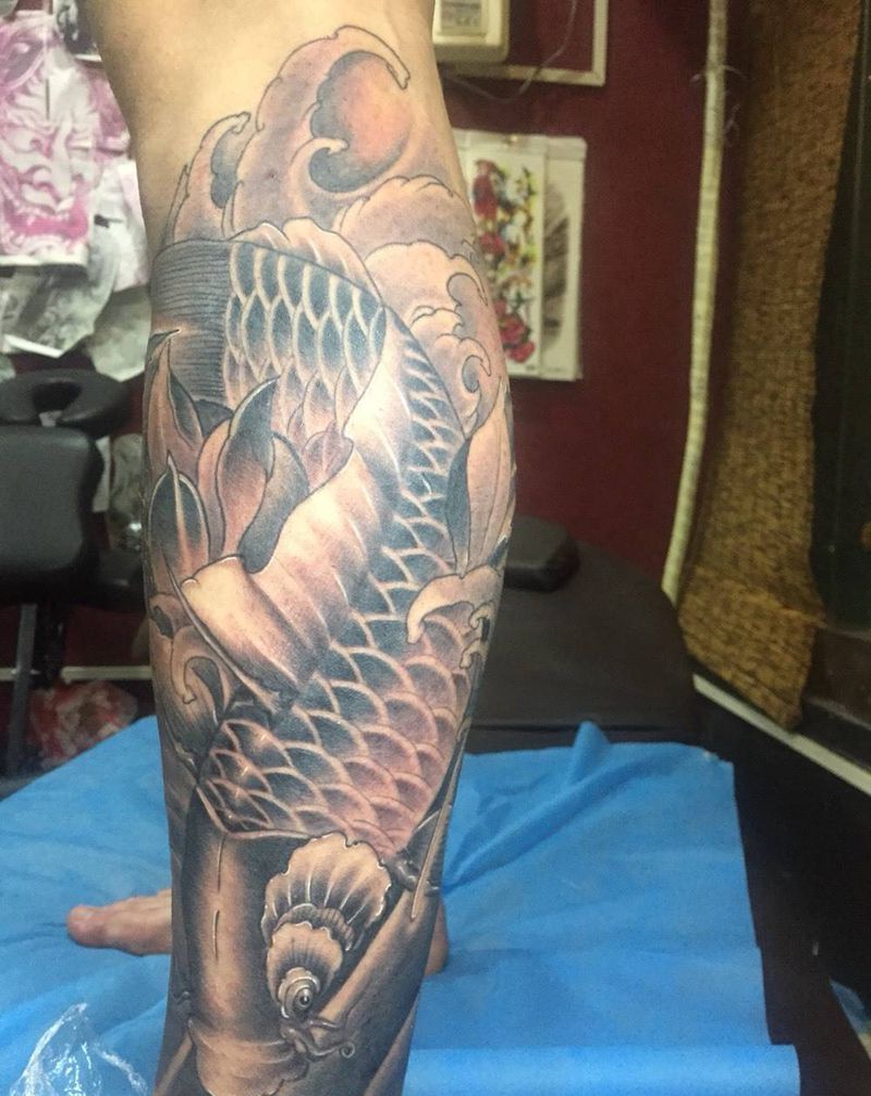 小腿锦鲤纹身图片_成品腿部传统动物鲤鱼原创纹身图案