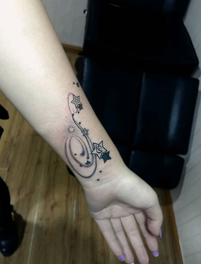 星星纹身图片_手部清新几何字符成品纹身图案
