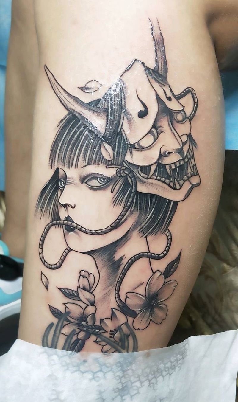 冷眼相看纹身图片_腿部新传统纹身图案