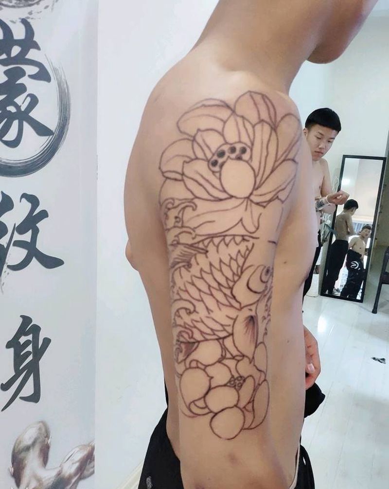 大臂鲤鱼纹身图片_手臂新传统纹身图案