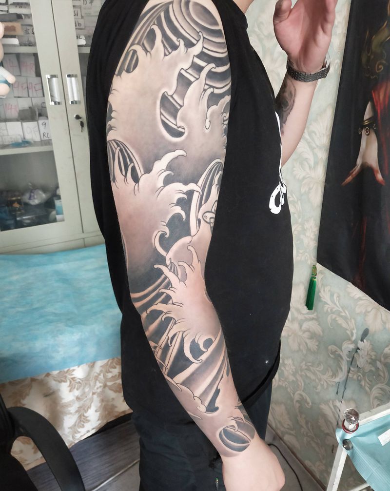 浪臂恢复完毕纹身图片_手臂老传统纹身图案