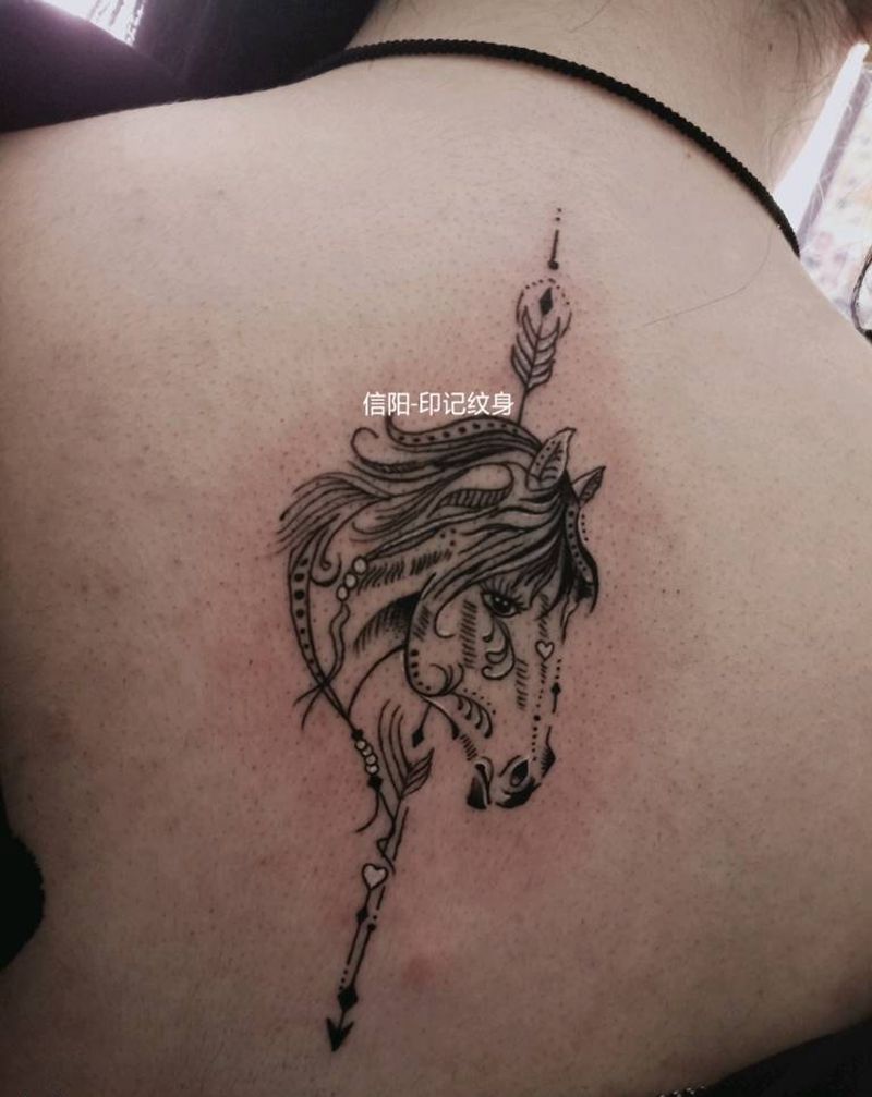 马纹身图片_背部纹身图案