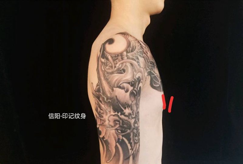 半甲龙纹身图片_新传统纹身图案