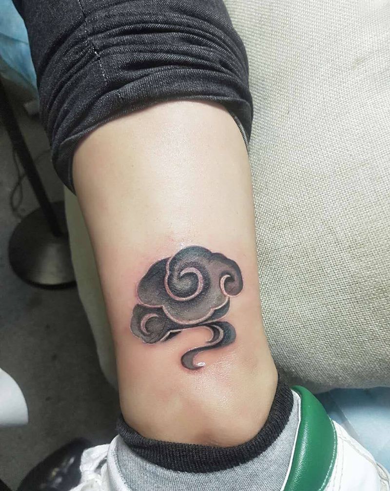 浮云纹身图片_脚部新传统纹身图案