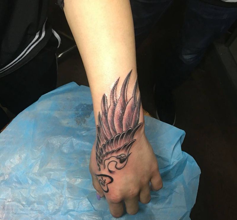 翅膀纹身图片