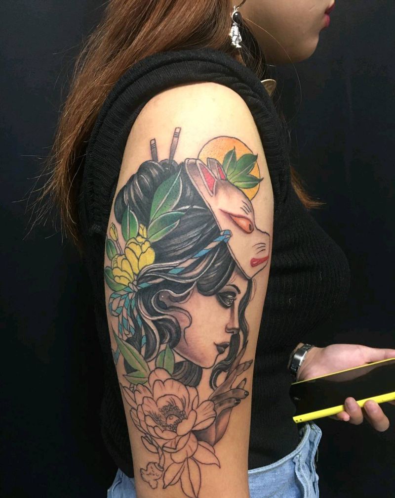 大臂美女纹身图片_手臂新传统面具美女纹身图案