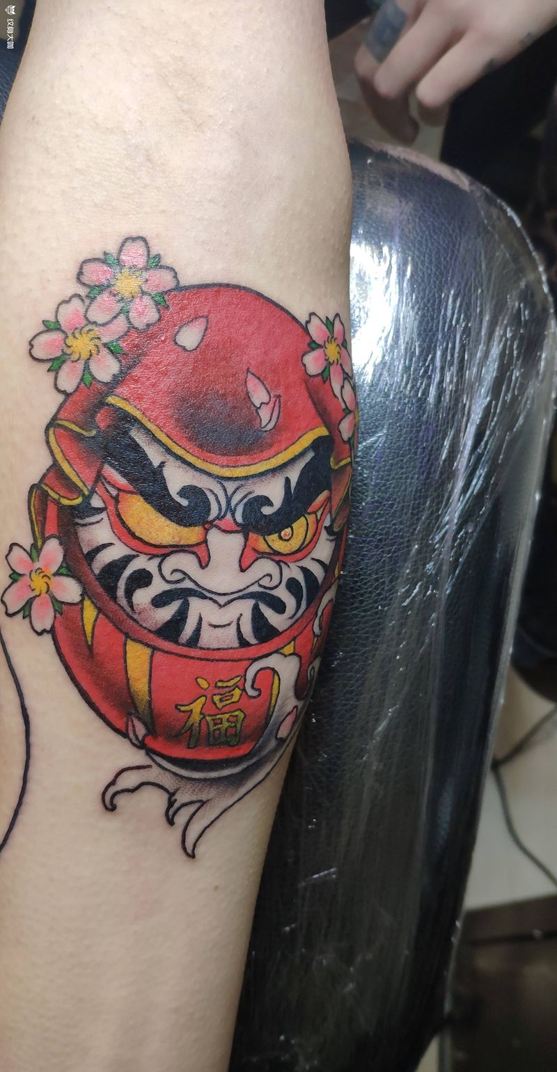 达摩蛋纹身图片_手臂老传统纹身图案