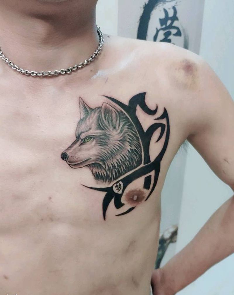 老图，狼头纹身图片_胸部新传统纹身图案