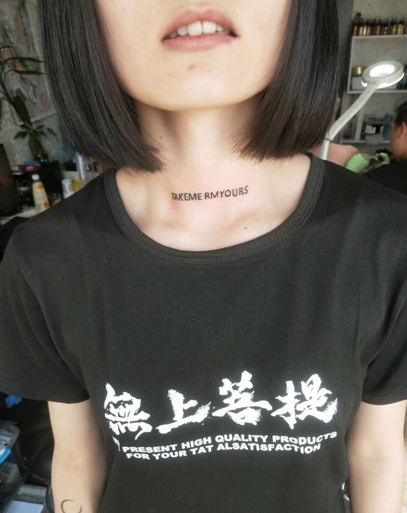 咽喉纹身图片_颈部花体字纹身图案