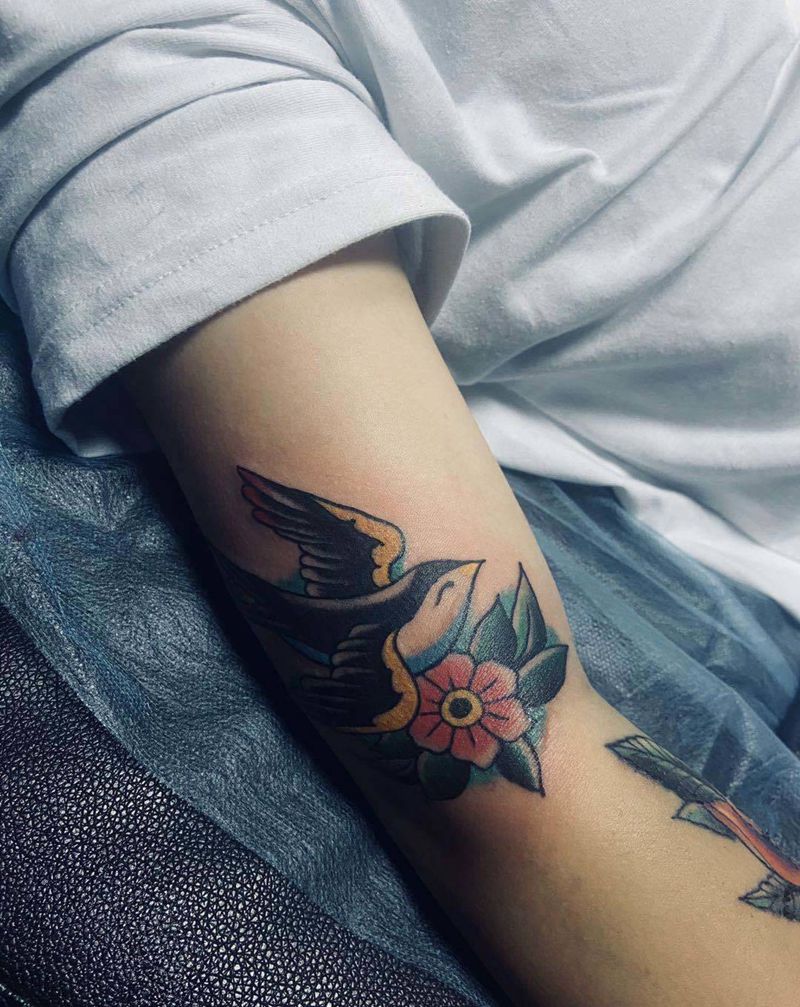 Old  school 燕子纹身图片_手臂Old School纹身图案