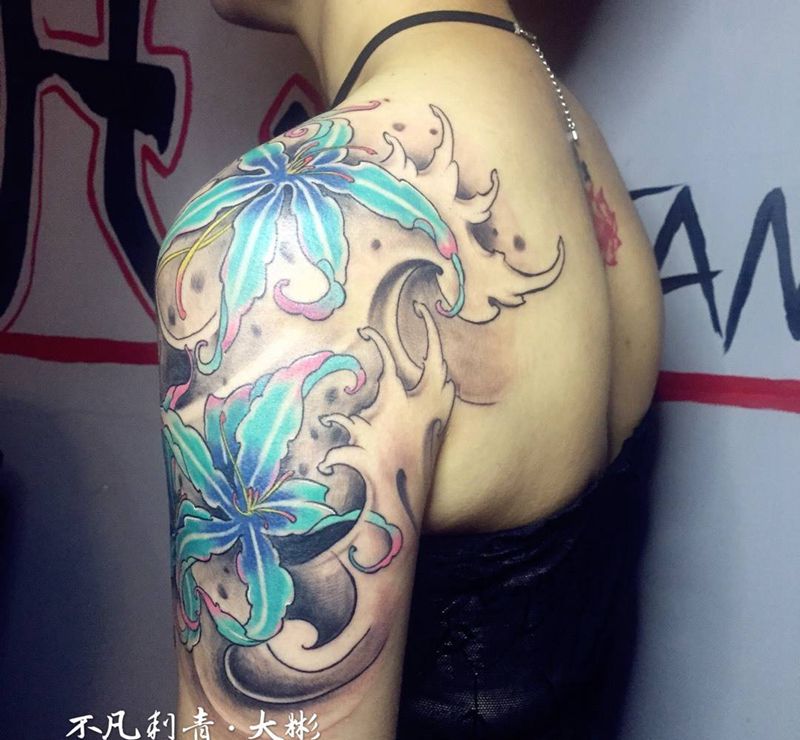 原创设计，曼珠沙华，彼岸花纹身图片_成品肩部手臂传统清新国画贴纸植物原创插画纹身图案