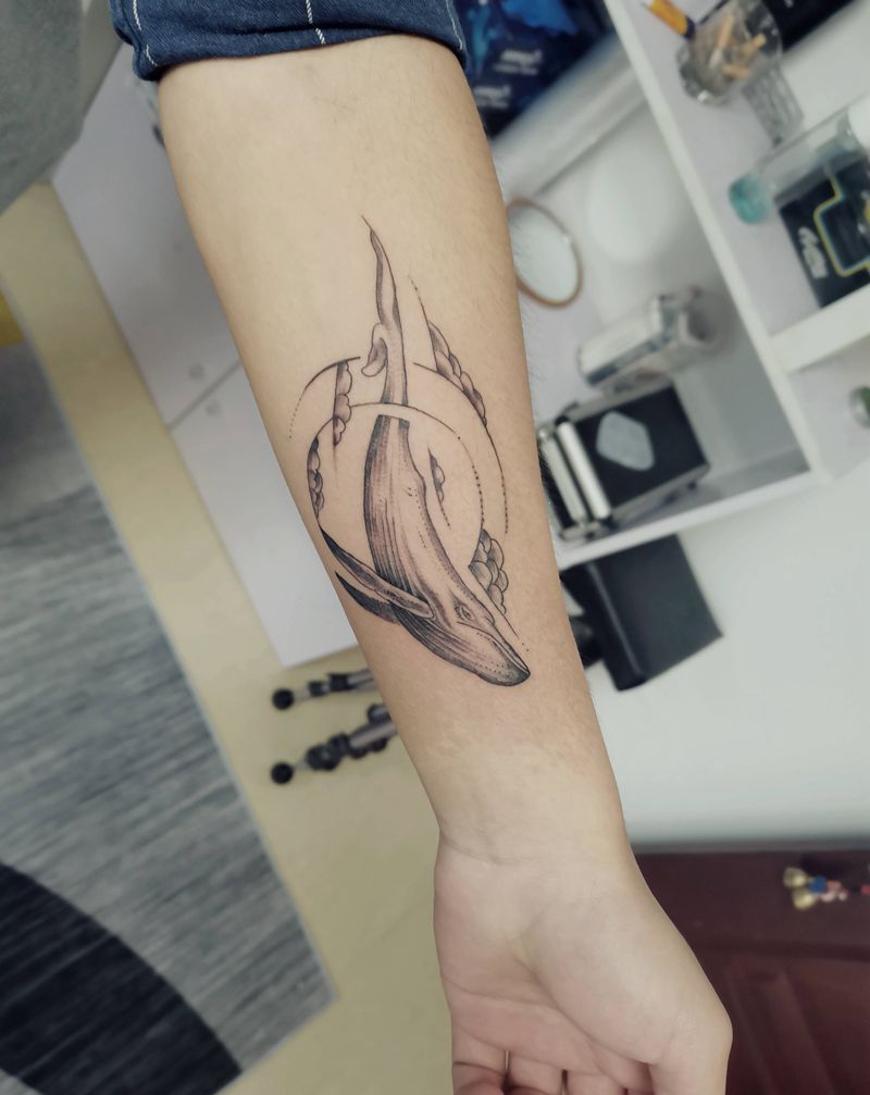 鲸鱼纹身图片_手臂点刺纹身图案