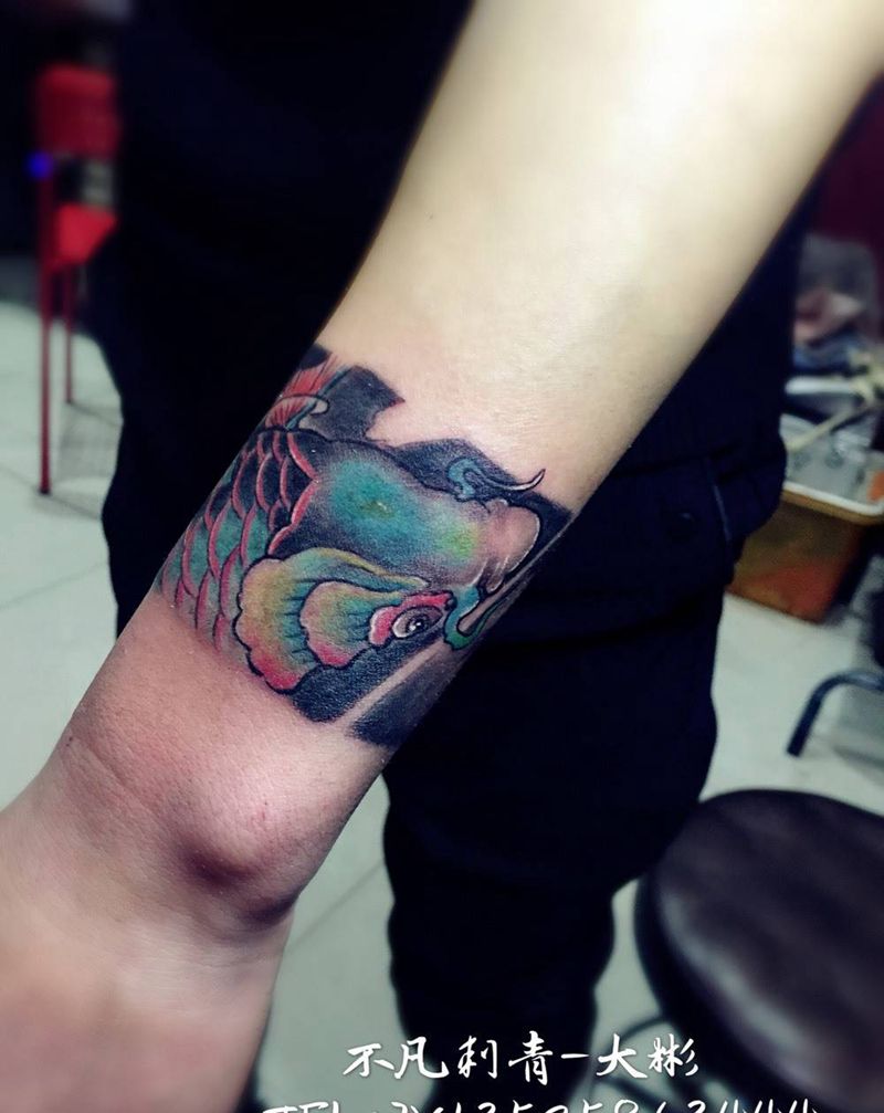 原创设计小臂环纹身图片_成品手臂传统动物植物原创鲤鱼纹身图案