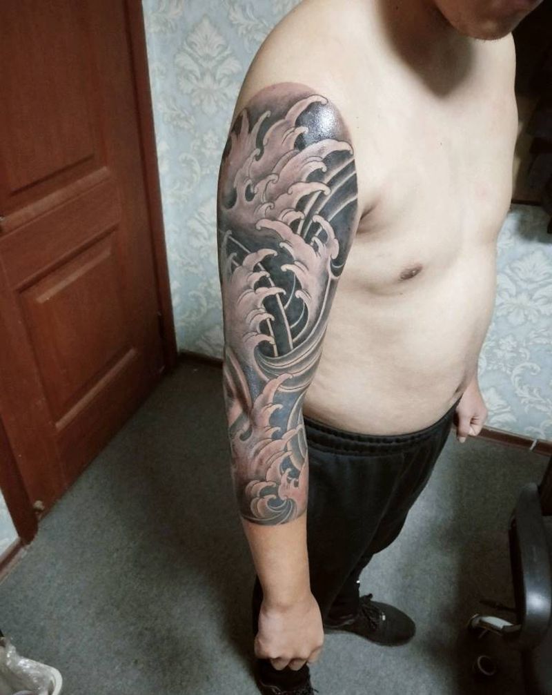 浪臂纹身图片_手臂新传统纹身图案