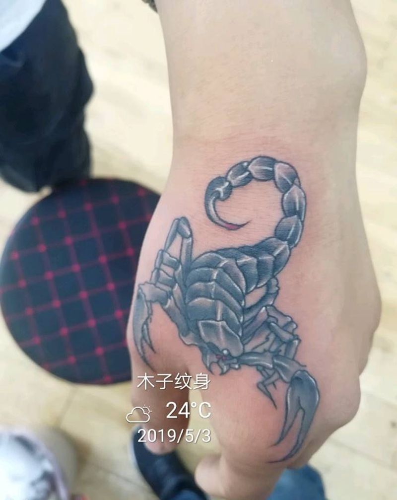 蝎子纹身图片_手部纹身图案