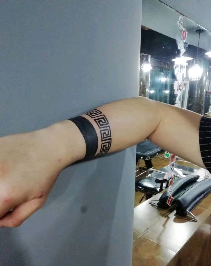 一个臂环纹身图片