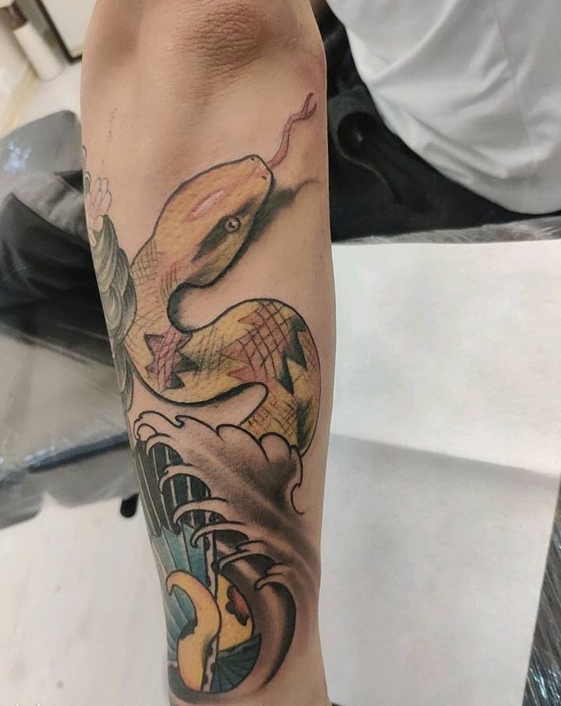 艺妓与蛇纹身图片_手臂新传统纹身图案