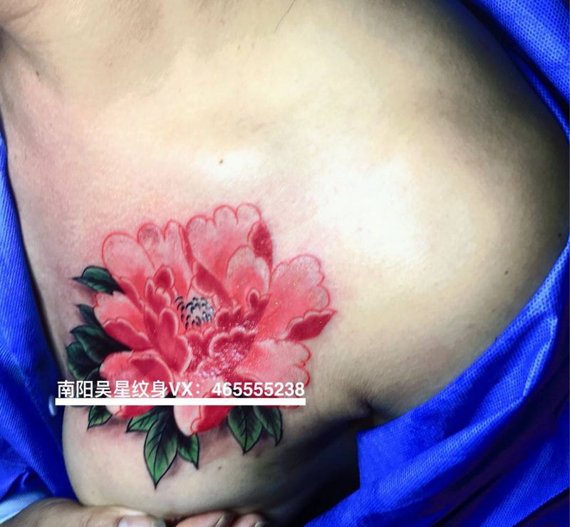 牡丹遮盖嘴唇纹身图片