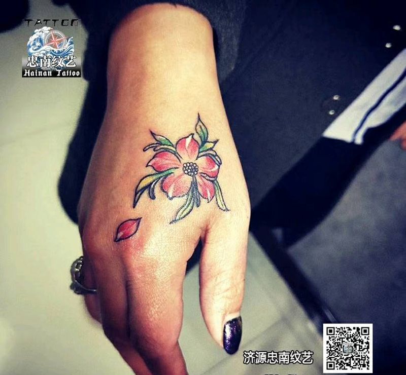 手部小图纹身图片_手部纹身图案