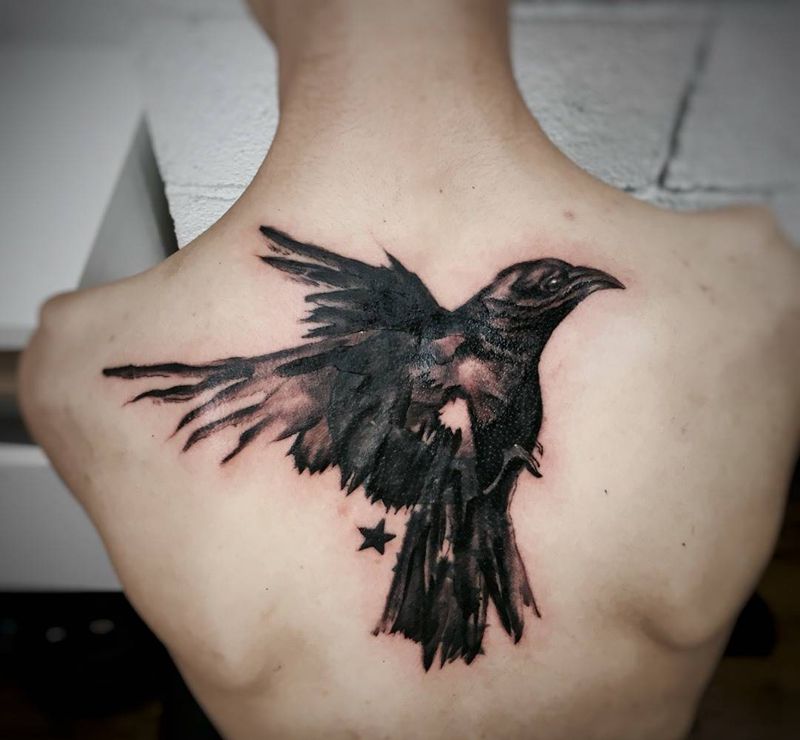 水墨乌鸦遮盖纹身图片_成品背部国画动物纹身图案