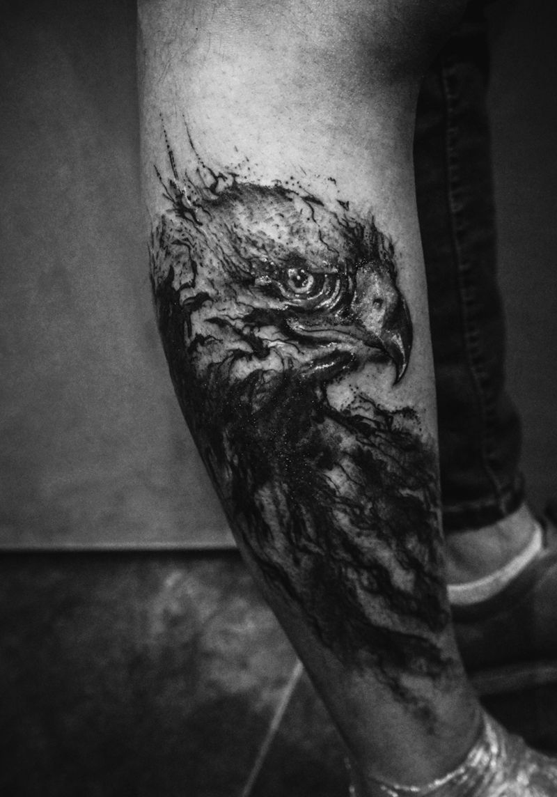 鹰纹身图片_腿部脚部水墨水彩纹身图案